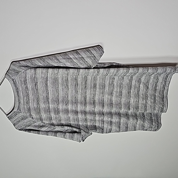 Puma XXL gray and silver athletic short sleeve shirt - Picture 3 of 6